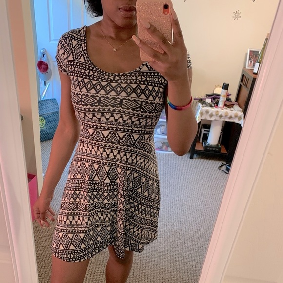 Patterned Designed Dress - Picture 2 of 7